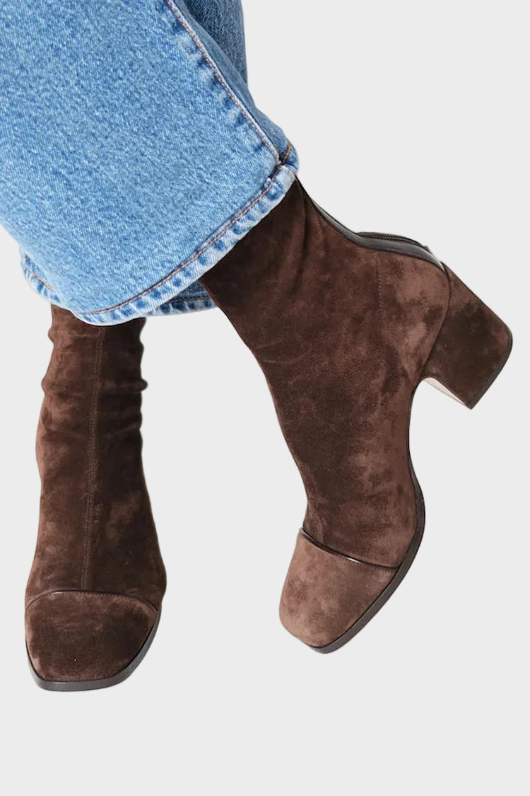 Grimburga – Wildleder-Stiefeletten mit Absatz von Amora Bern