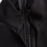 Nora | Raffiniertes schwarzes Kleid mit Gürtel und Stehkragen