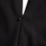 Nora | Raffiniertes schwarzes Kleid mit Gürtel und Stehkragen