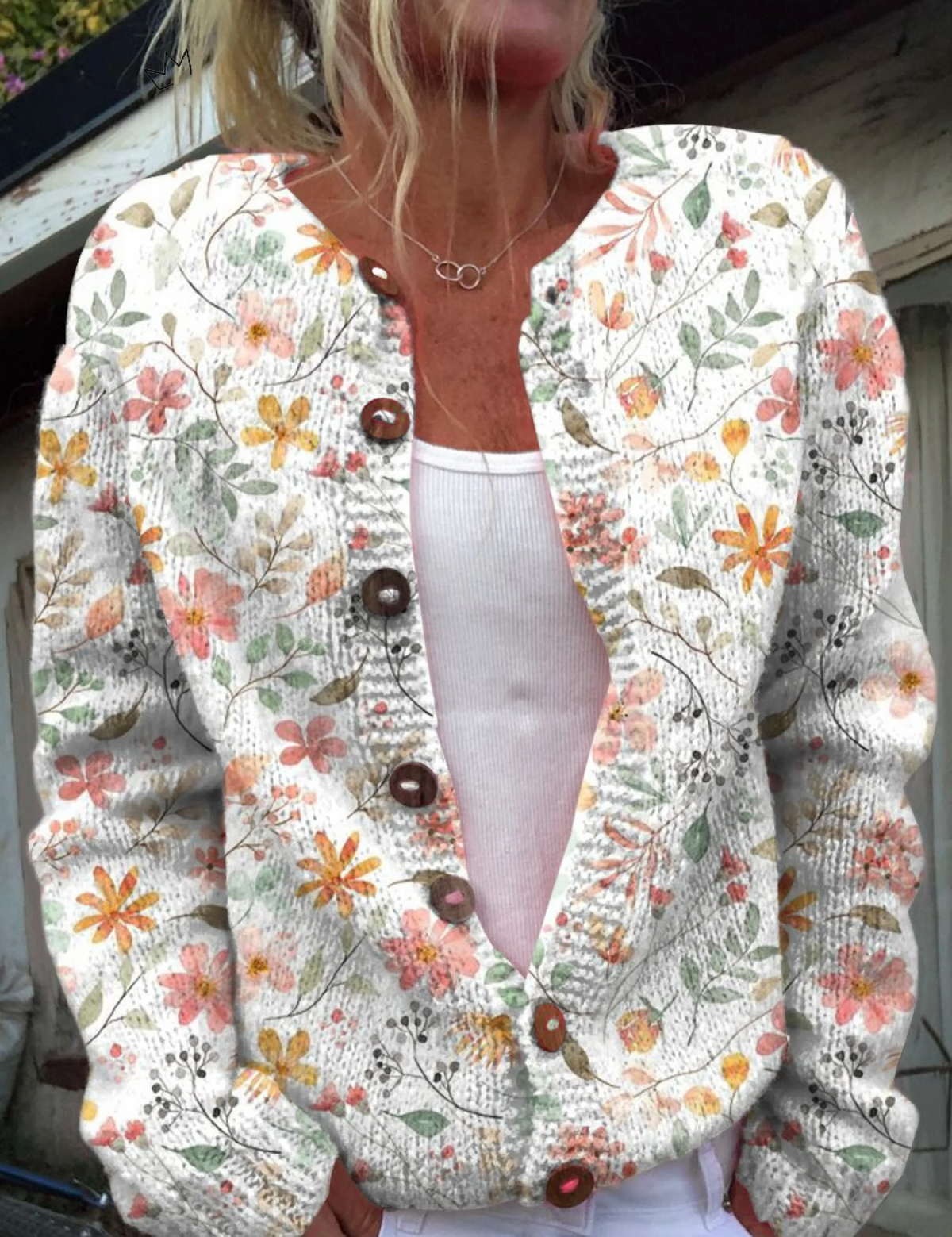 Greta – Strickjacke mit zartem Aquarell-Blumenmuster von Amora Bern
