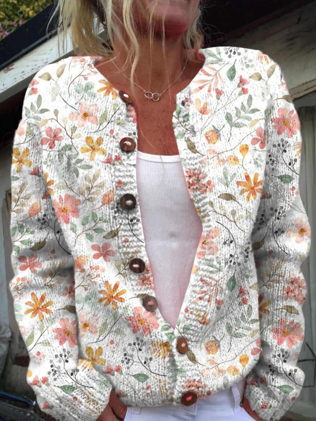 Greta – Strickjacke mit zartem Aquarell-Blumenmuster von Amora Bern