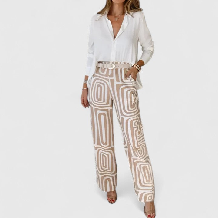 Kira Elegantes zweiteiliges Set, Seitenansicht