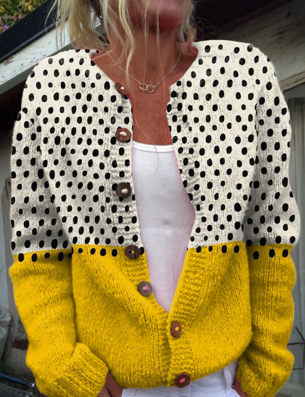 Sabine – Strickjacke mit Punkten in Creme & Gelb von Amora Bern