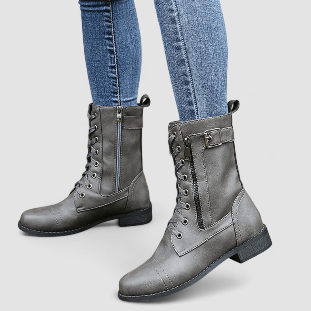 Hrotsvitha – Western-Stiefel mit Schnallen von Amora Bern, Ansicht 3