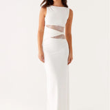 Leni™ | Figurumspielendes Maxikleid mit dezenten Ausschnitten und Schnürung