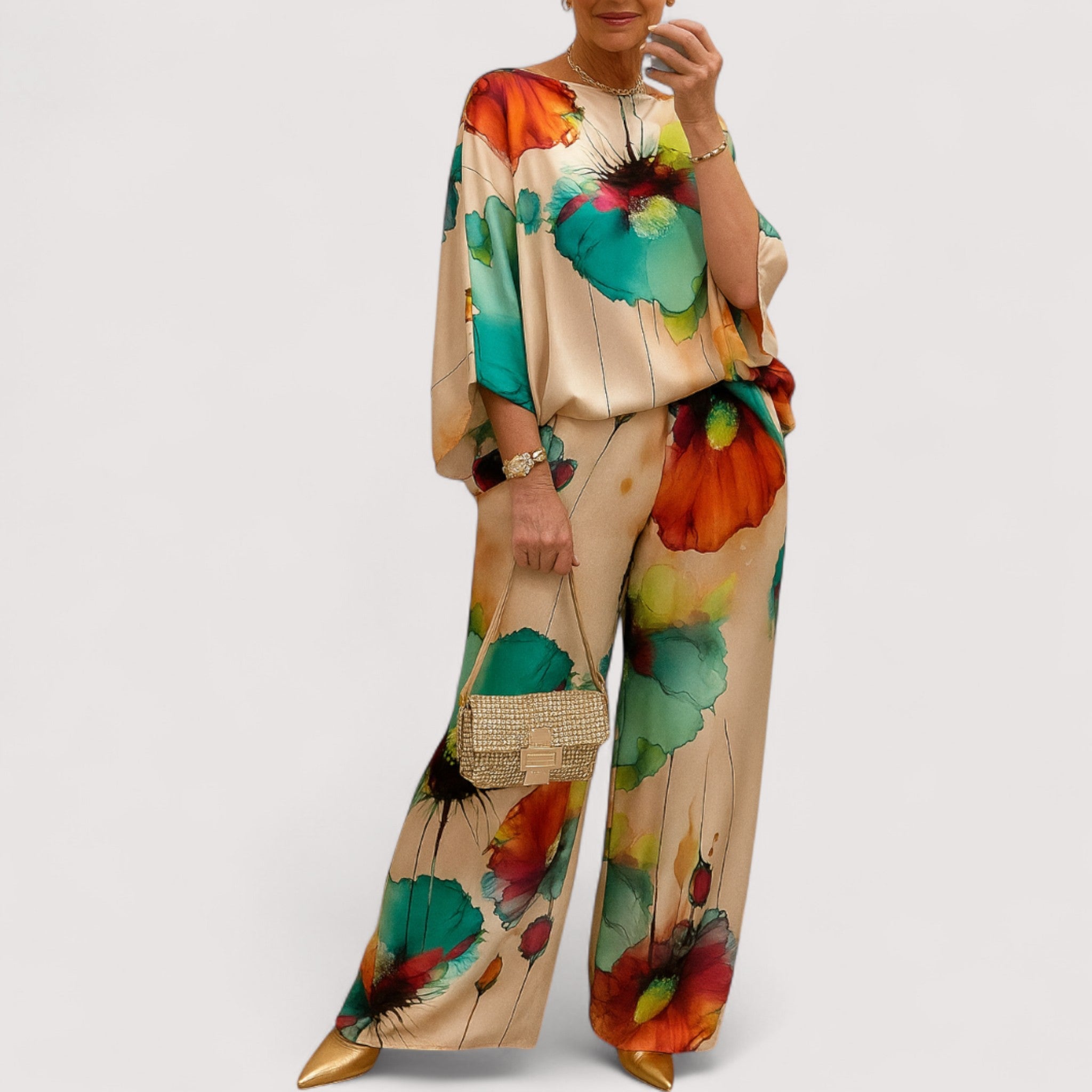 Enya™ Satin-Zweiteiler, Nahaufnahme