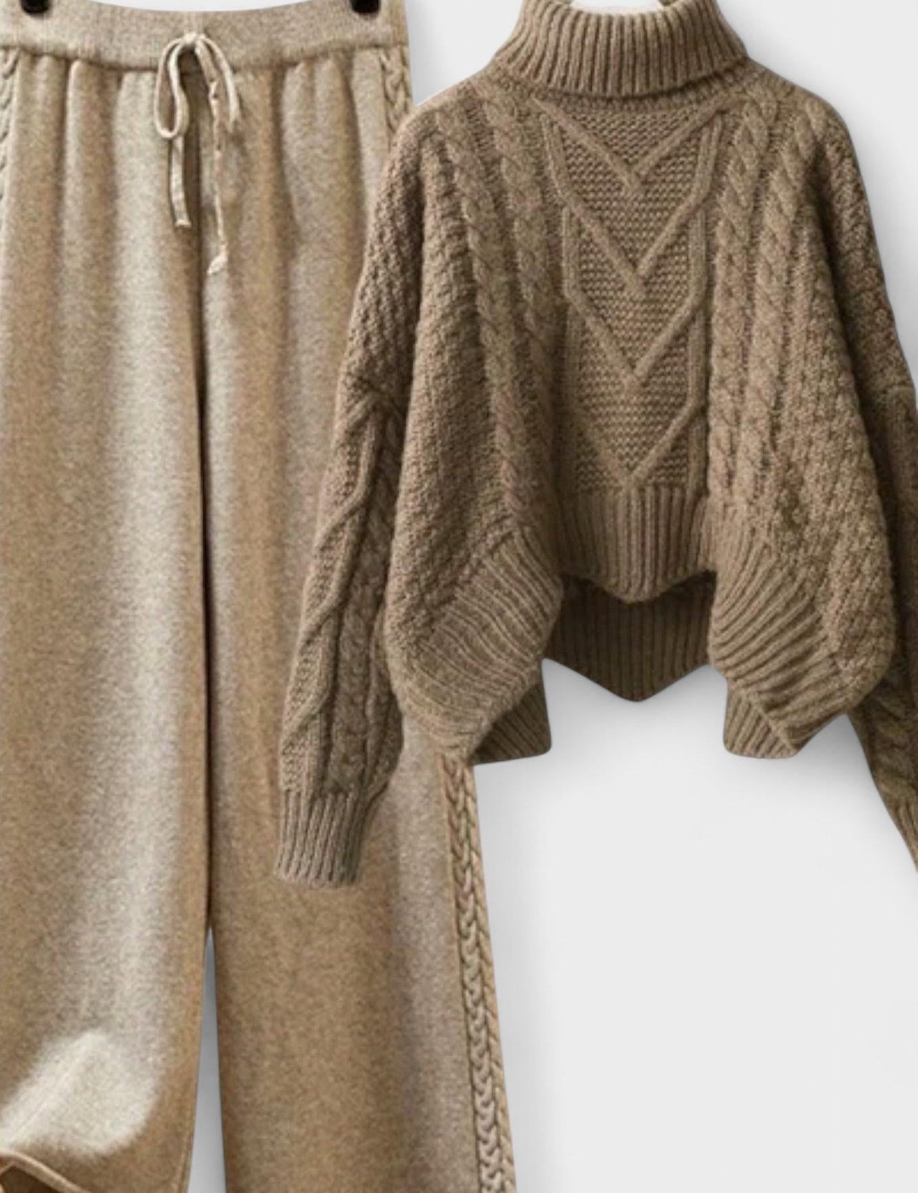 Haimhild – Zopfmusterpullover & weite Strickhose Set von Amora Bern
