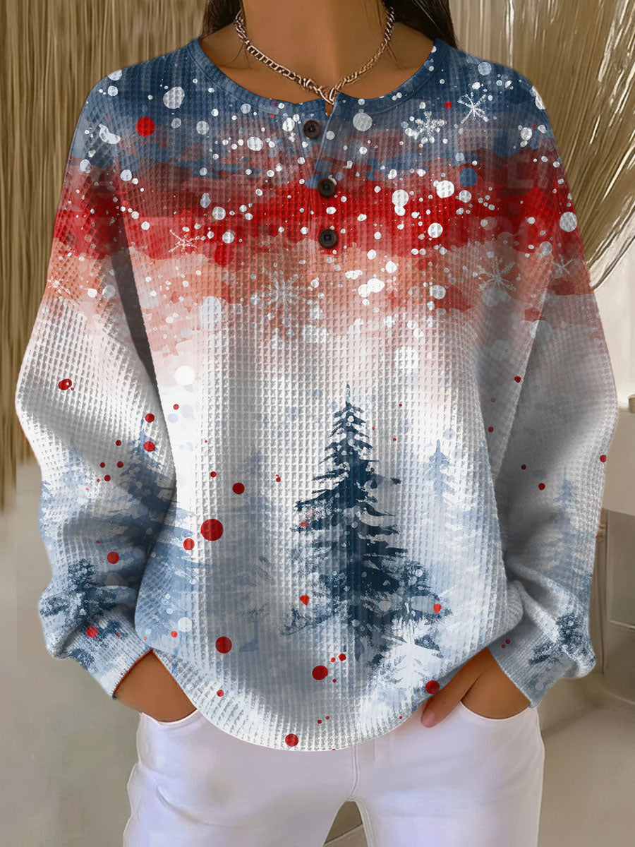 Astrid – Weihnachtspullover in Hellblau mit Tannenbaum von Amora Bern
