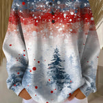 Astrid – Weihnachtspullover in Hellblau mit Tannenbaum von Amora Bern