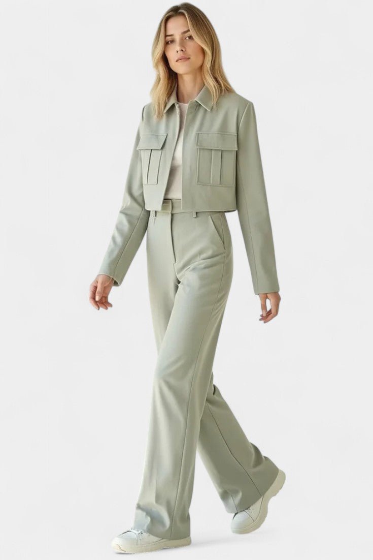 Edelgund – Kurze Jacke & weite Hose Set von Amora Bern, Ansicht 3