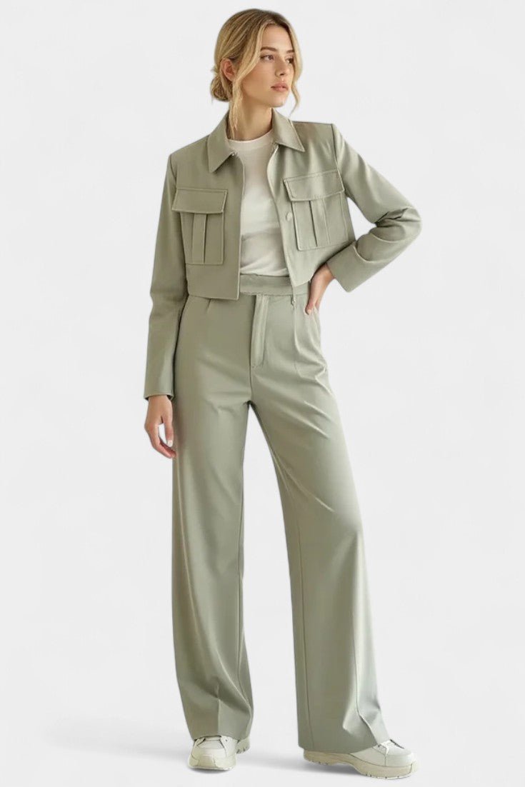 Edelgund – Kurze Jacke & weite Hose Set von Amora Bern, Ansicht 4