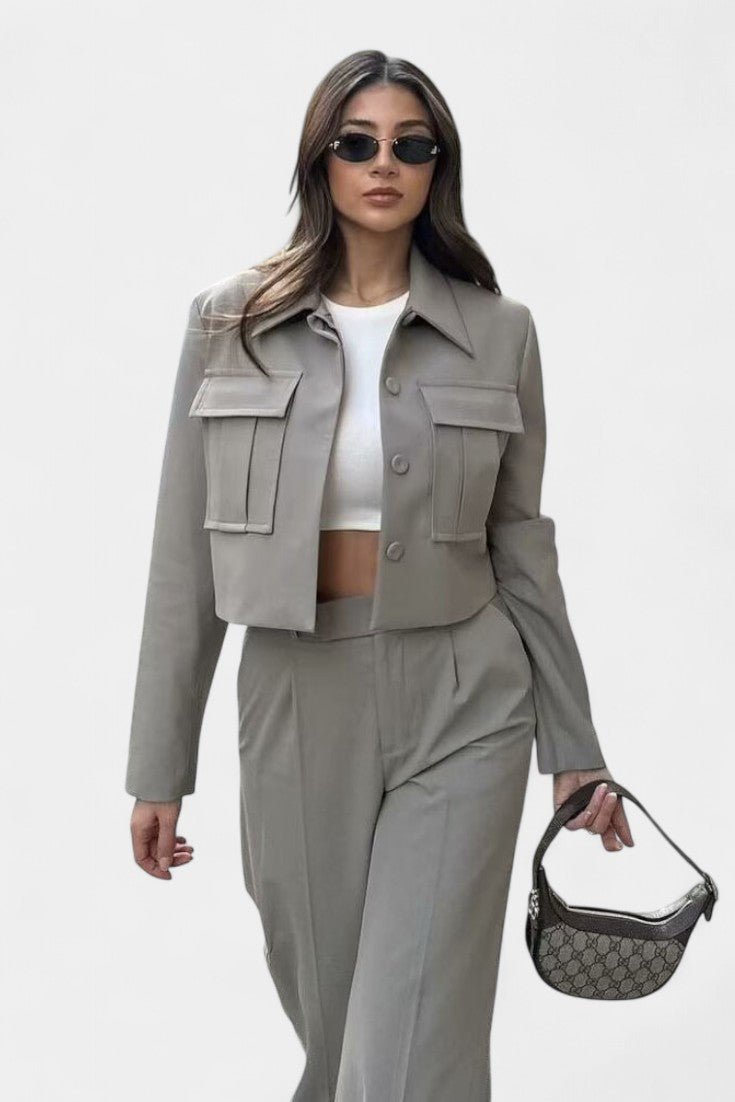 Edelgund – Kurze Jacke & weite Hose Set von Amora Bern, Ansicht 5