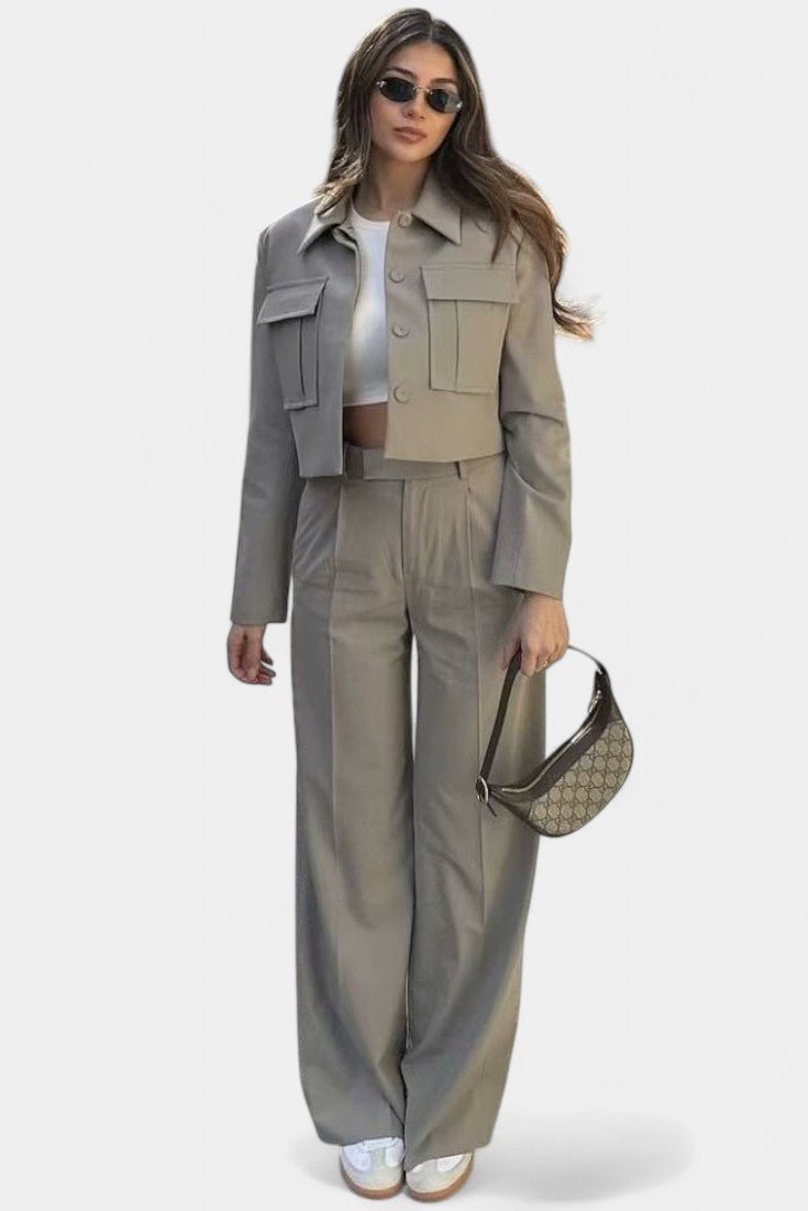Edelgund – Kurze Jacke & weite Hose Set von Amora Bern, Ansicht 7