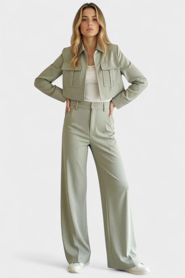 Edelgund – Kurze Jacke & weite Hose Set von Amora Bern