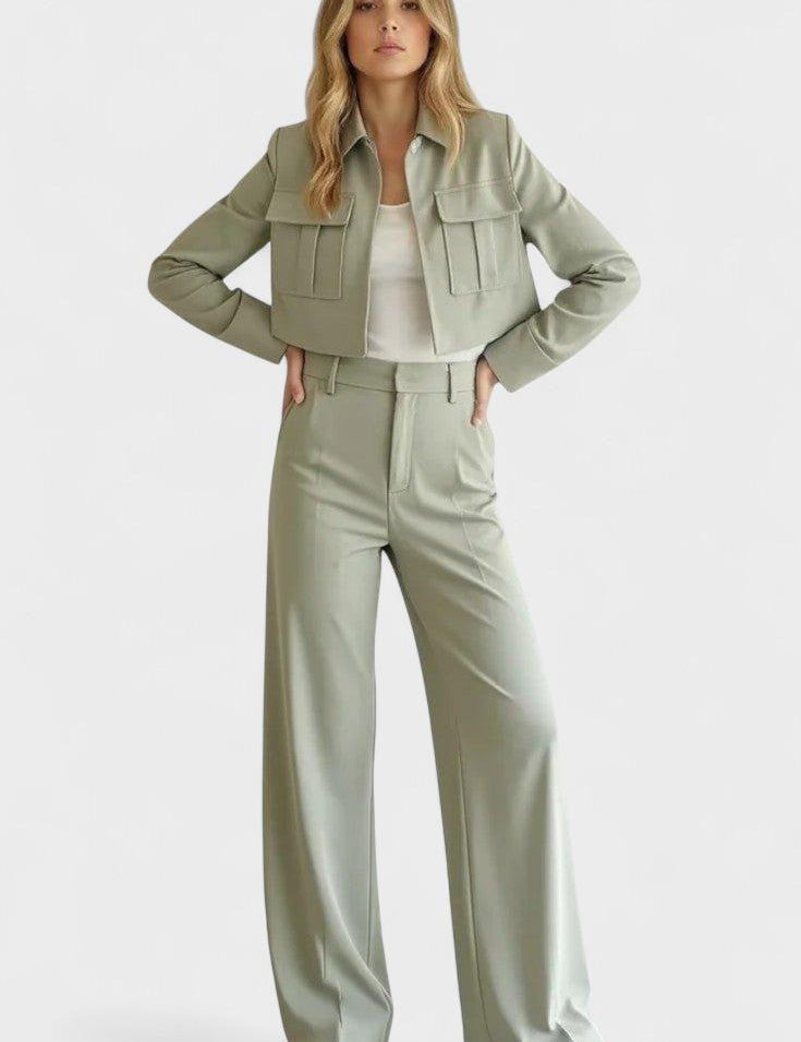 Edelgund – Kurze Jacke & weite Hose Set von Amora Bern