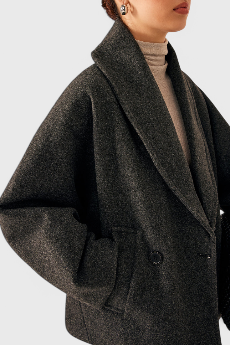Detlinde – Lockerer Oversize-Mantel mit Schalkragen von Amora Bern, Ansicht 9