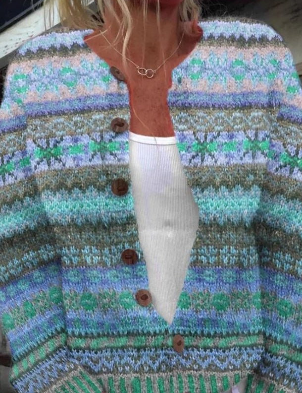 Bettina – Strickjacke mit nordischem Pastellmuster von Amora Bern