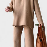 Amalgard – V-Ausschnitt-Oberteil & weite Hose Set von Amora Bern, Ansicht 5