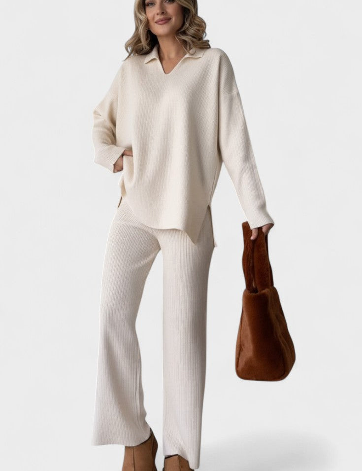Amalgard – V-Ausschnitt-Oberteil & weite Hose Set von Amora Bern