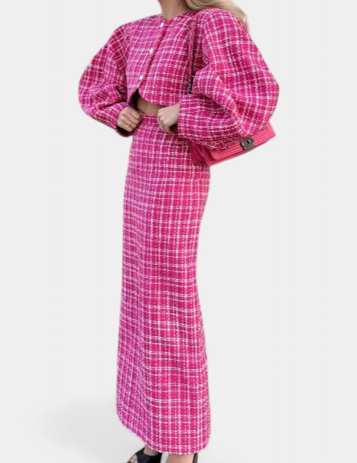 Erlgard – Rosa Karojacke & Maxirock Set von Amora Bern