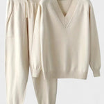 Ehrengard – V-Ausschnitt-Strickpullover & Hose Set von Amora Bern, Ansicht 2