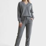 Ehrengard – V-Ausschnitt-Strickpullover & Hose Set von Amora Bern, Ansicht 3