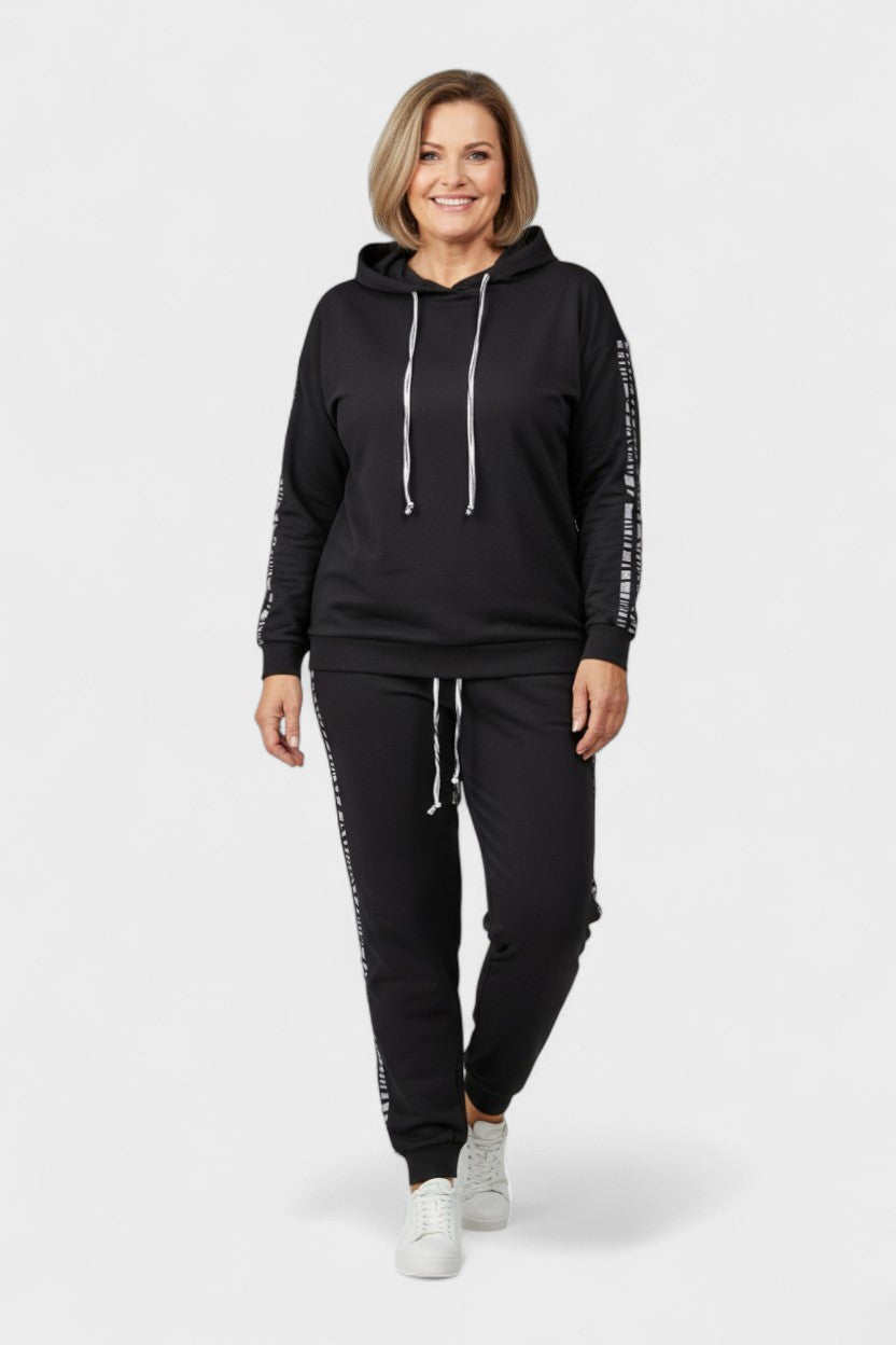 Adelmut – Kapuzenpullover & Jogginghose Set von Amora Bern, Ansicht 3