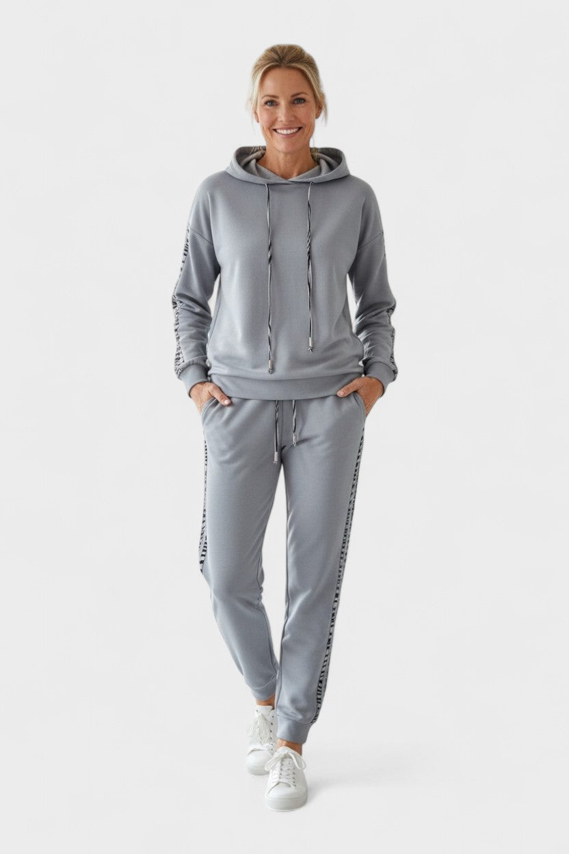 Adelmut – Kapuzenpullover & Jogginghose Set von Amora Bern, Ansicht 7