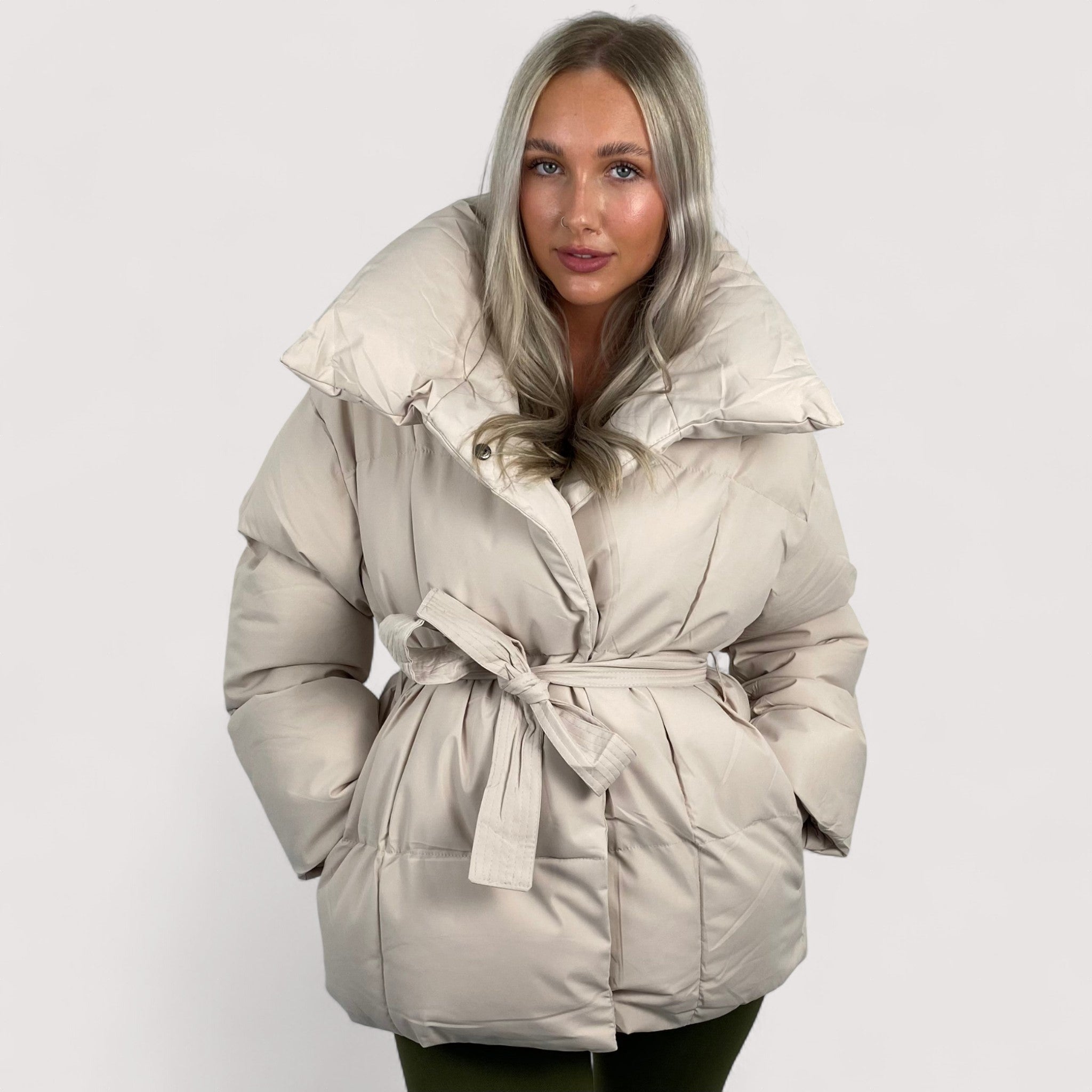 Elora™ | Kurze Gürteltaschen-Pufferjacke