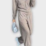 Odalinde – Strickjacke mit Knöpfen & Hose Set von Amora Bern, Ansicht 2