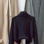 Herlind – Rollkragenpullover, Strickjacke & Hose Set von Amora Bern, Ansicht 6