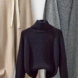 Herlind – Rollkragenpullover, Strickjacke & Hose Set von Amora Bern, Ansicht 6