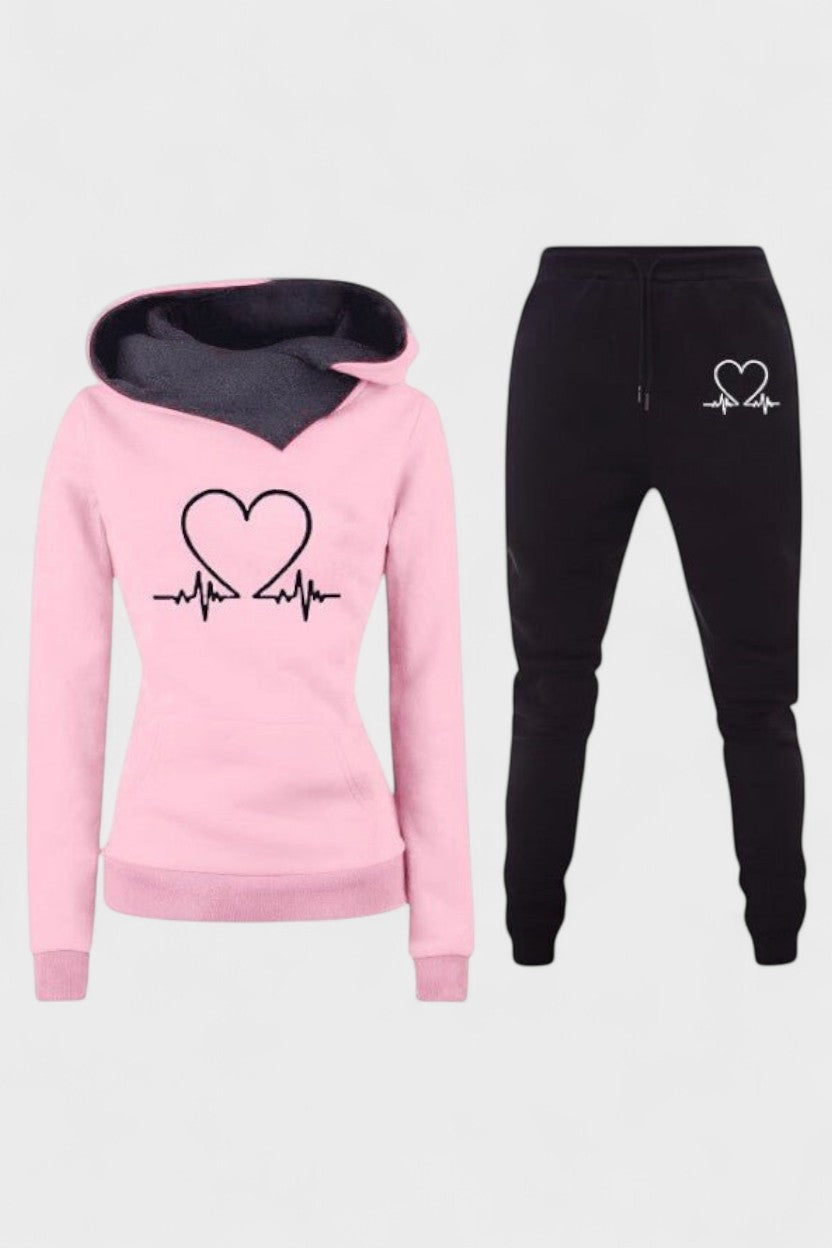 Burgunde – Hoodie mit Herzmotiv & Jogginghose Set von Amora Bern, Ansicht 2