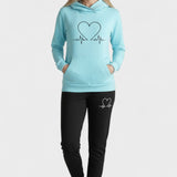 Burgunde – Hoodie mit Herzmotiv & Jogginghose Set von Amora Bern, Ansicht 3