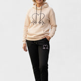 Burgunde – Hoodie mit Herzmotiv & Jogginghose Set von Amora Bern, Ansicht 5
