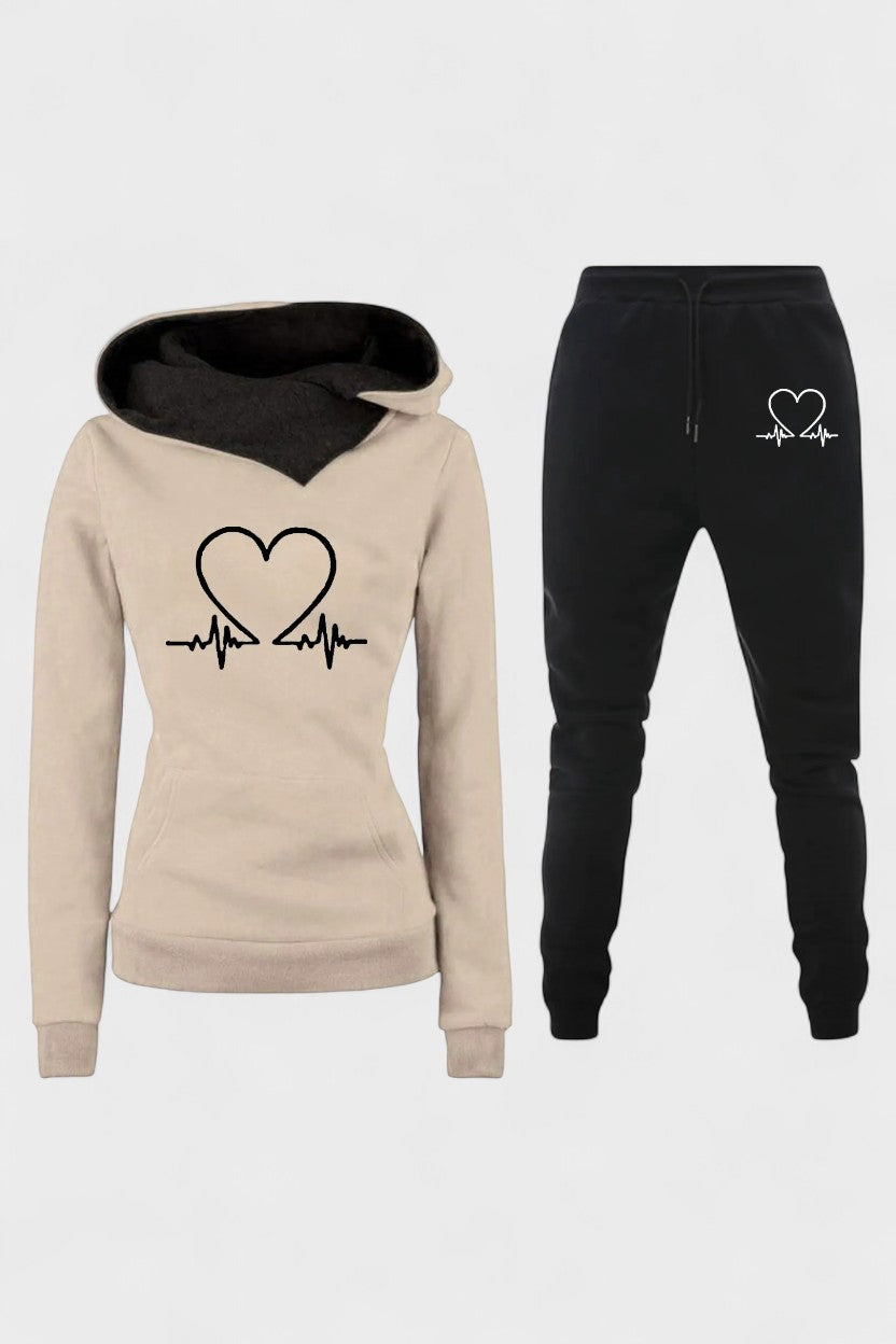 Burgunde – Hoodie mit Herzmotiv & Jogginghose Set von Amora Bern, Ansicht 6