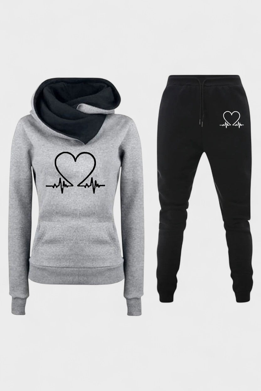 Burgunde – Hoodie mit Herzmotiv & Jogginghose Set von Amora Bern, Ansicht 8