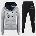 Burgunde – Hoodie mit Herzmotiv & Jogginghose Set von Amora Bern, Ansicht 8