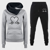 Burgunde – Hoodie mit Herzmotiv & Jogginghose Set von Amora Bern, Ansicht 8