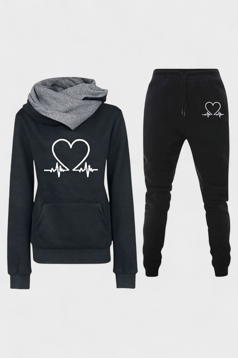 Burgunde – Hoodie mit Herzmotiv & Jogginghose Set von Amora Bern, Ansicht 9