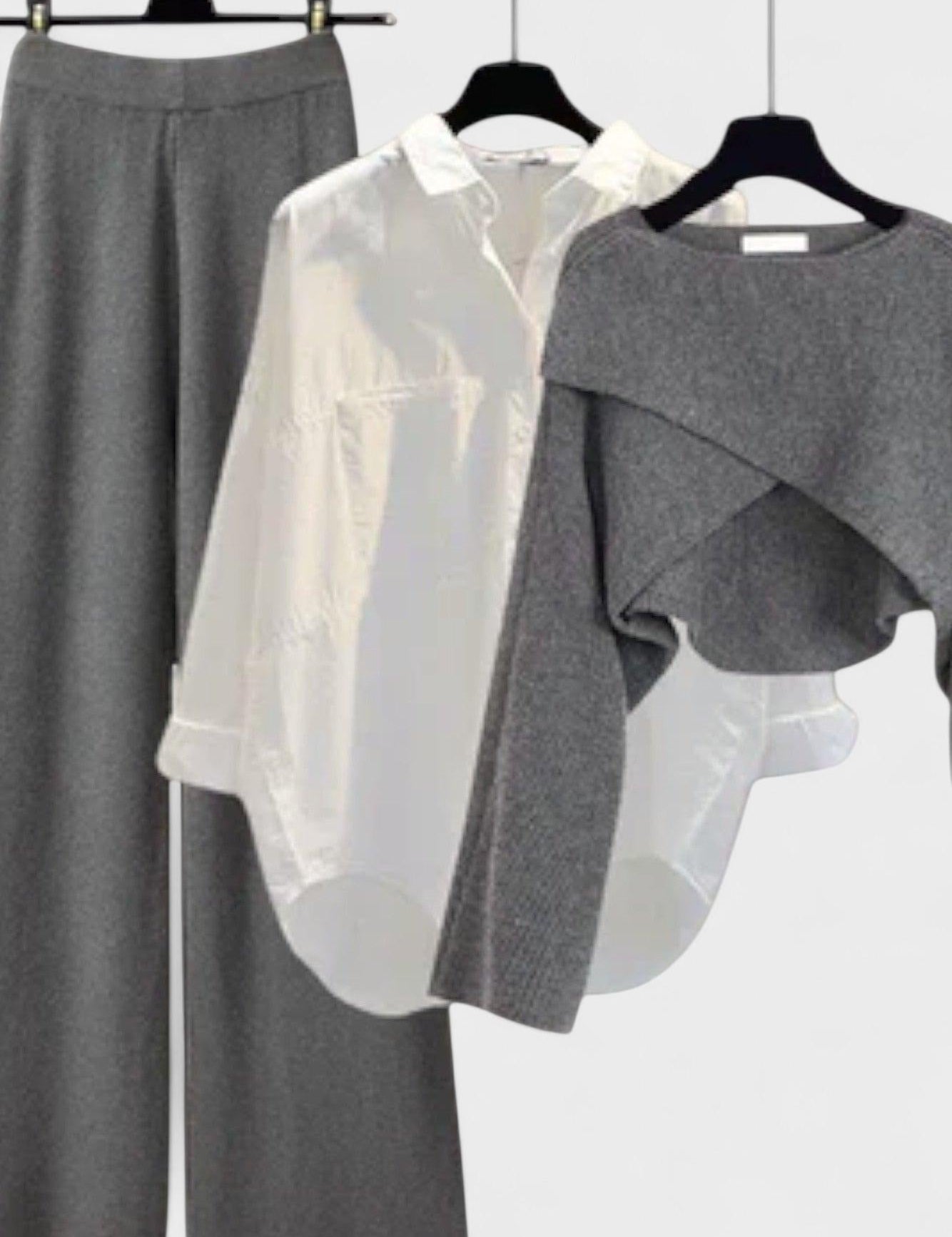 Norhild – Dreiteiliges Hemd-, Stricktop- & Hosen-Set von Amora Bern