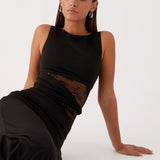 Leni™ | Figurumspielendes Maxikleid mit dezenten Ausschnitten und Schnürung