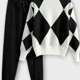 Hartlinde – Argyle-Strickpullover & Hose Set von Amora Bern, Ansicht 2