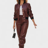 Alruna – Kunstlederjacke & Hose Set von Amora Bern