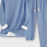 Hiltraud – Langarm-Oberteil mit Kontrastbesatz & Hose Set von Amora Bern, Ansicht 2