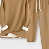 Hiltraud – Langarm-Oberteil mit Kontrastbesatz & Hose Set von Amora Bern, Ansicht 6