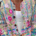 Silke – Strickjacke mit buntem Blütenmuster von Amora Bern