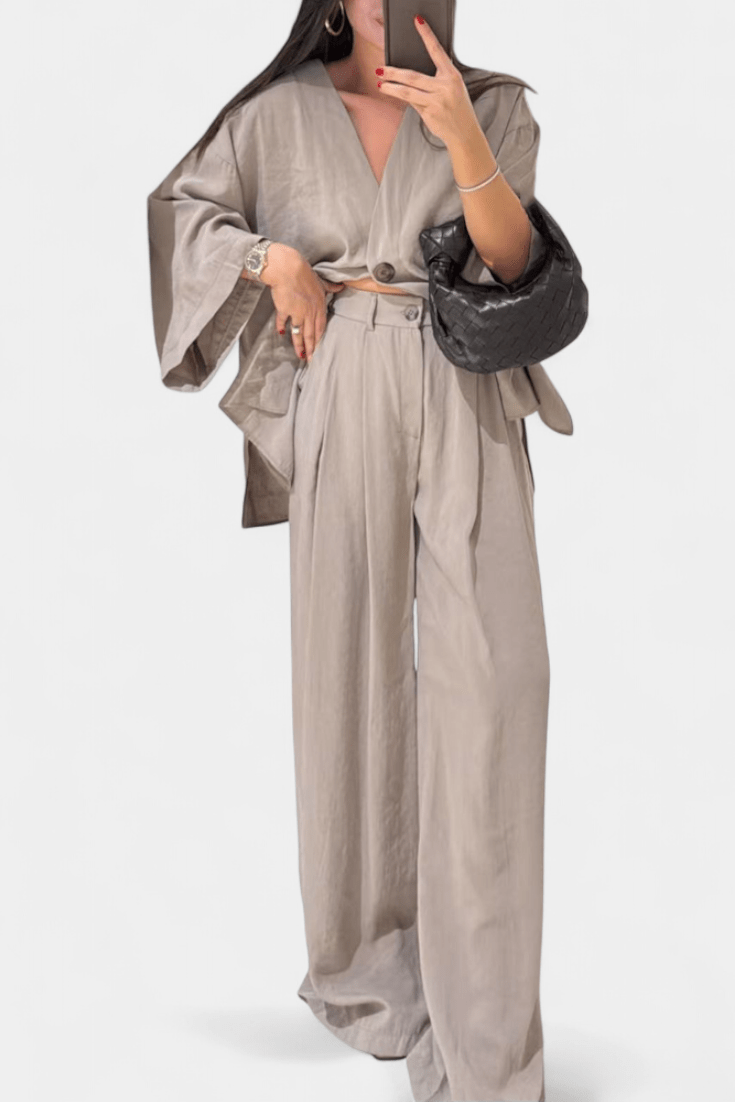 Volkhild – Lockeres Wickeloberteil & weite Hose Set von Amora Bern, Ansicht 10