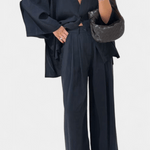 Volkhild – Lockeres Wickeloberteil & weite Hose Set von Amora Bern, Ansicht 11