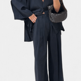 Volkhild – Lockeres Wickeloberteil & weite Hose Set von Amora Bern, Ansicht 11